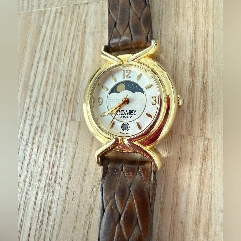 Embassy ladies moon phase brown leather watch NEW BATTERY
